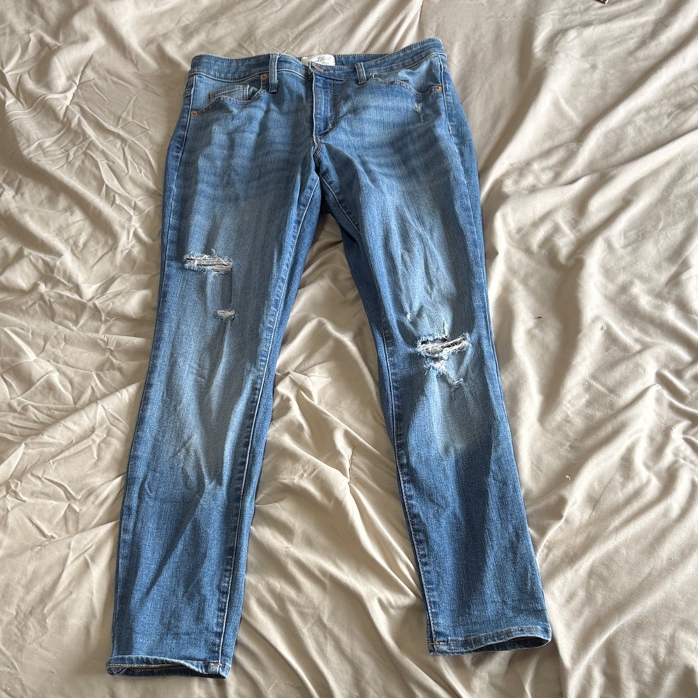 Universal Thread Light Blue Distressed Skinny Jeans